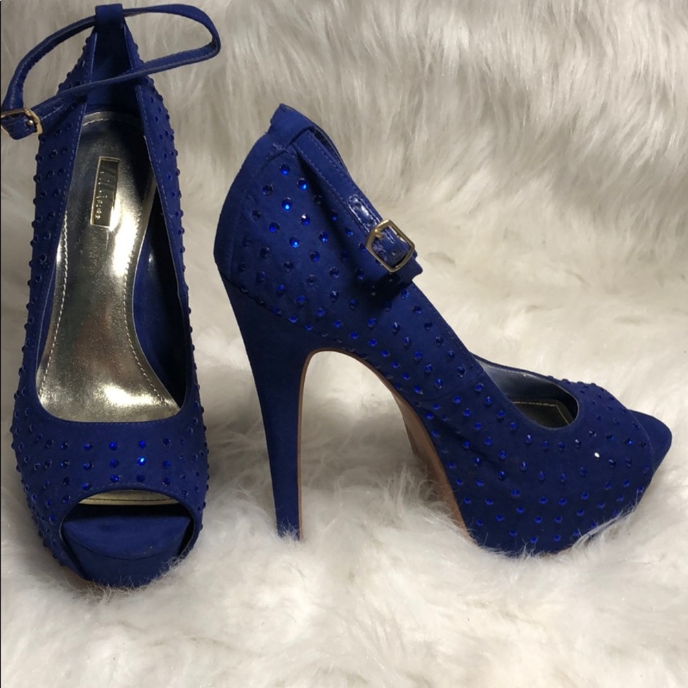 Wild Pair Blue size 8 heels